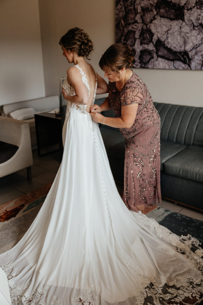 Archway Inn, Moab Utah Wedding. Moab Wedding, Arches National Park Wedding, Arches Elopement, Moab wedding Photographer