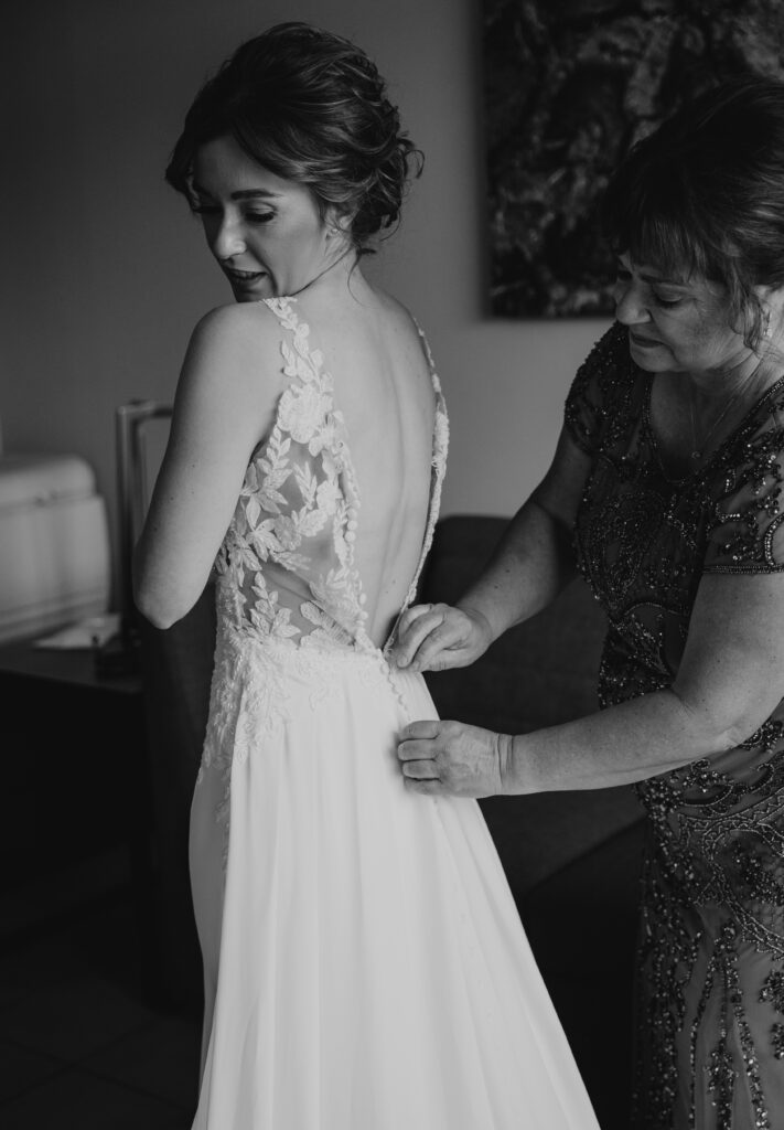 Archway Inn, Moab Utah Wedding. Moab Wedding, Arches National Park Wedding, Arches Elopement, Moab wedding Photographer