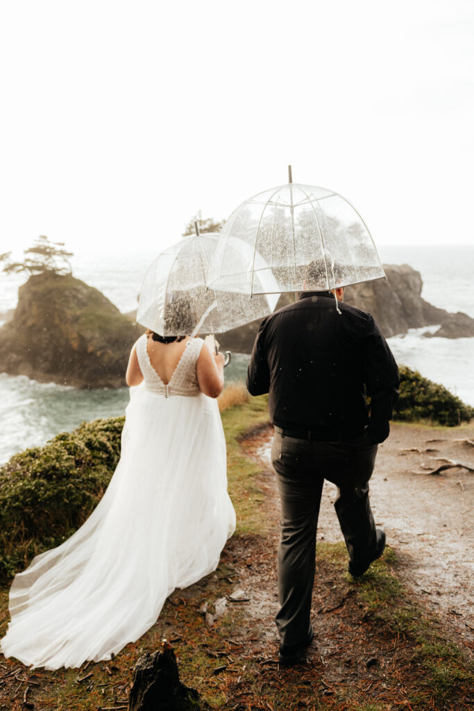 brooking elopement, oregon coast elopement, natural bridges elopement, secret beach elopement, Oregon Elopement photographer