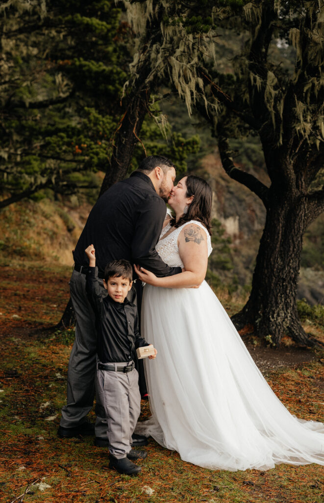 brooking elopement, oregon coast elopement, natural bridges elopement, secret beach elopement, Oregon Elopement photographer