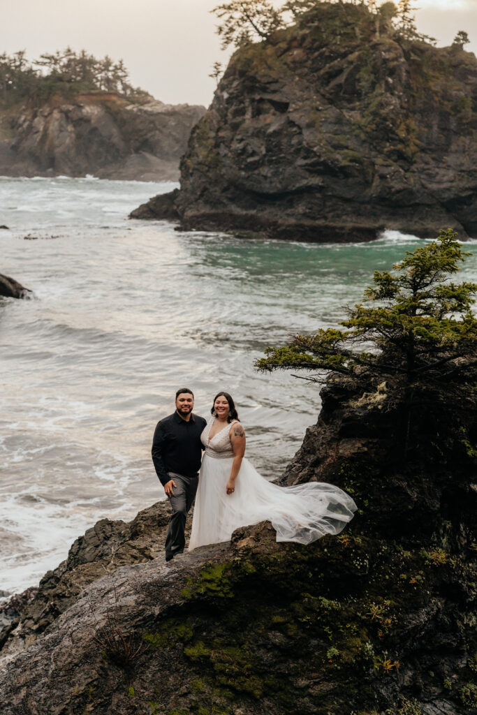 brooking elopement, oregon coast elopement, natural bridges elopement, secret beach elopement, Oregon Elopement photographer