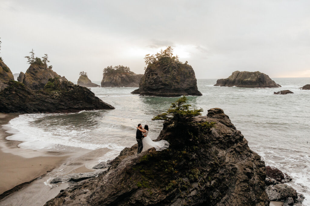 brooking elopement, oregon coast elopement, natural bridges elopement, secret beach elopement, Oregon Elopement photographer