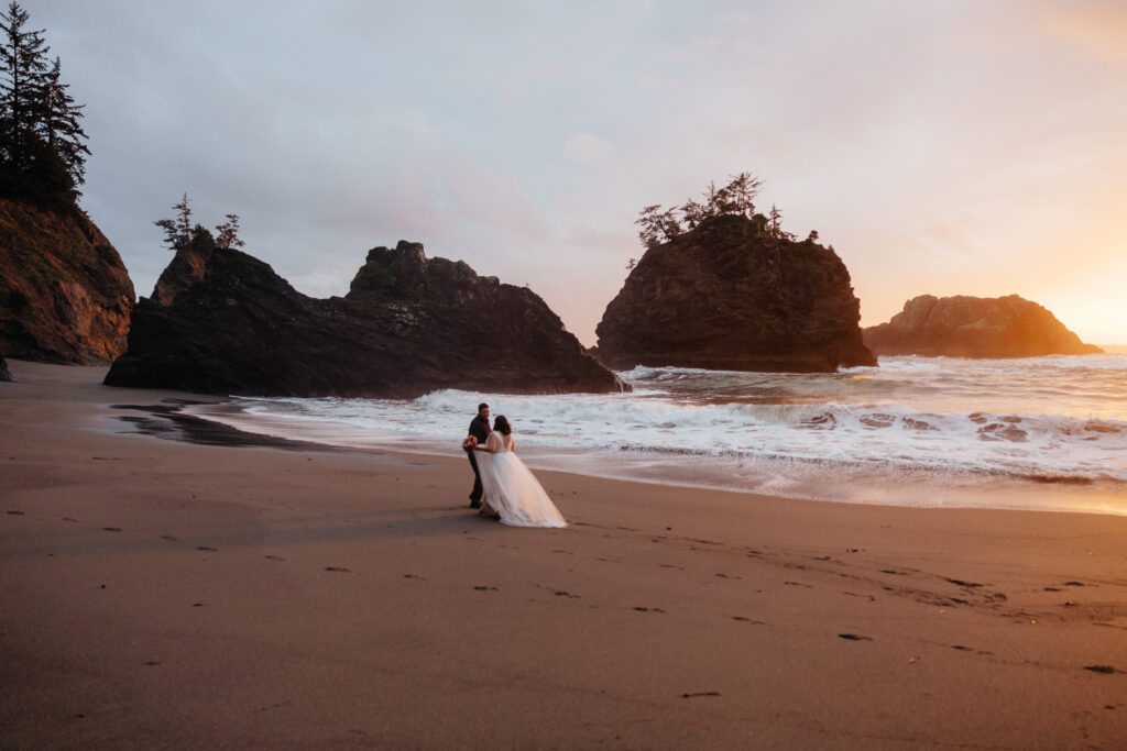 brooking elopement, oregon coast elopement, natural bridges elopement, secret beach elopement, Oregon Elopement photographer