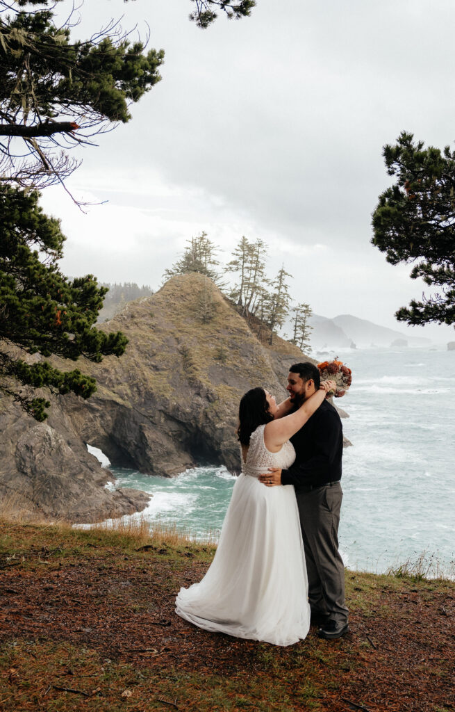 brooking elopement, oregon coast elopement, natural bridges elopement, secret beach elopement, Oregon Elopement photographer