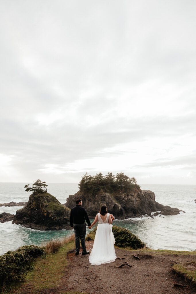 brooking elopement, oregon coast elopement, natural bridges elopement, secret beach elopement, Oregon Elopement photographer