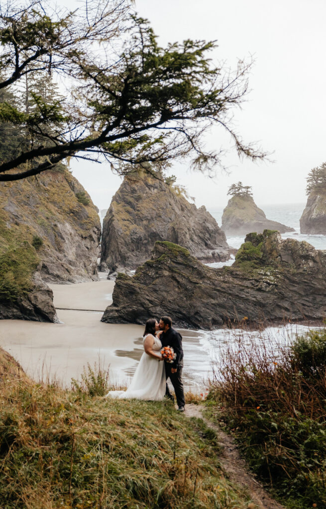 brooking elopement, oregon coast elopement, natural bridges elopement, secret beach elopement, Oregon Elopement photographer