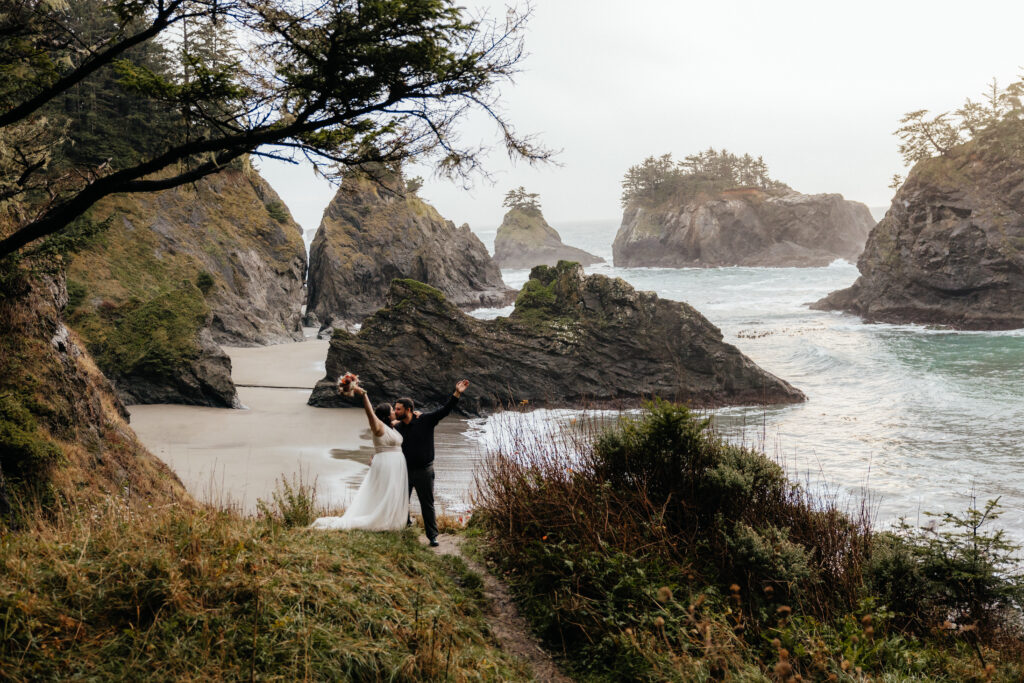 brooking elopement, oregon coast elopement, natural bridges elopement, secret beach elopement, Oregon Elopement photographer